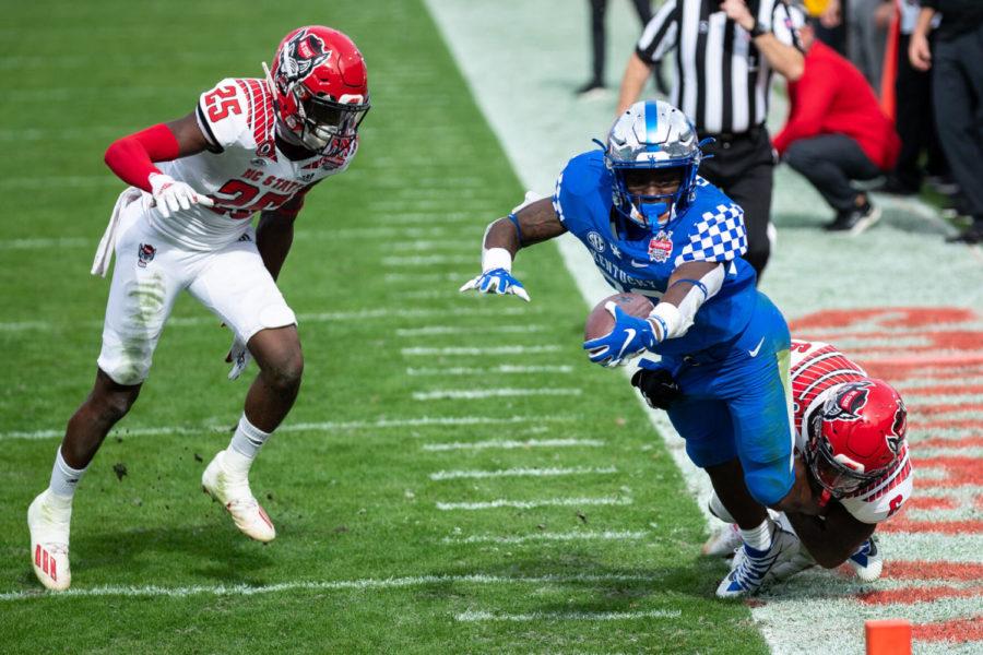 Kentucky+Wildcats+running+back+Kavosiey+Smoke+%2820%29+reaches+out+but+comes+short+of+a+touchdown+during+the+University+of+Kentucky+vs.+North+Carolina+State+TaxSlayer+Gator+Bowl+game+on+Saturday%2C+Jan.+2%2C+2021%2C+at+TIAA+Bank+Field+in+Jacksonville%2C+Florida.+Kentucky+won+23-21.+Photo+by+Michael+Clubb+%7C+Staff