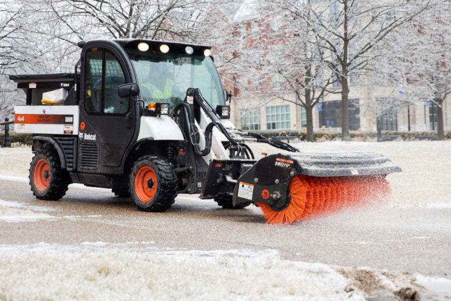 A+snow-clearing+machine+works+its+way+down+the+sidewalk+outside+of+William+T.+Young+library+on+Thursday%2C+Feb.+11%2C+2021%2C+at+the+University+of+Kentucky+in+Lexington%2C+Kentucky.+Photo+by+Jack+Weaver+%7C+Staff