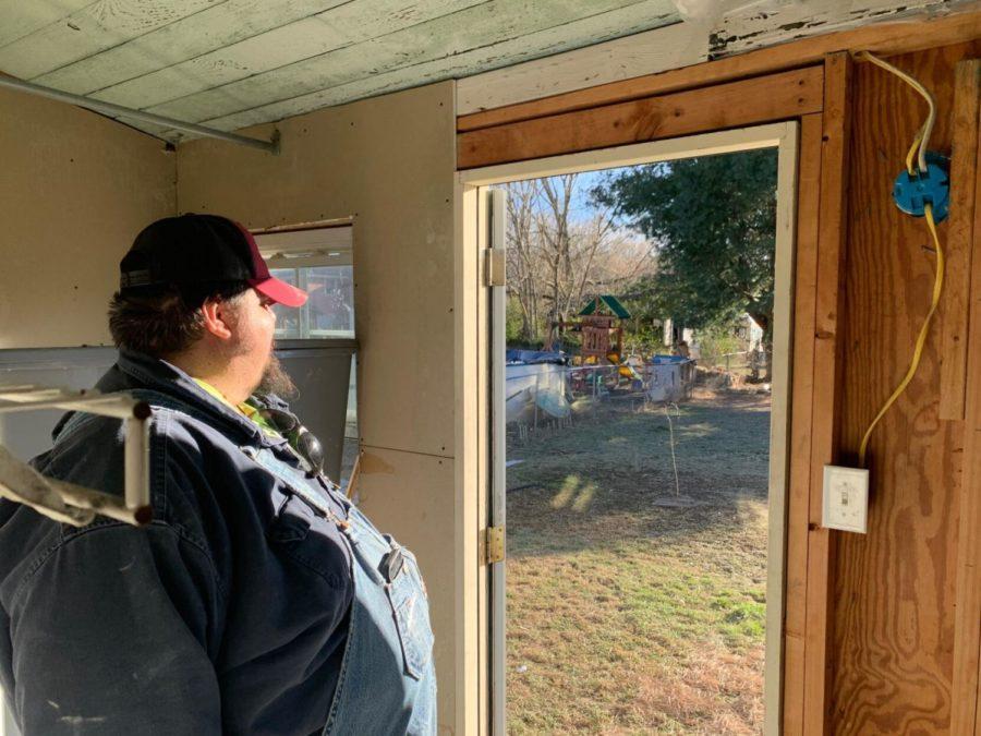 Estill County resident Joey Dobson surveys the yard of his aunts house, which was damaged by flooding in 2021 floods in Kentucky. Photo by Brooklyn Kelley | Staff