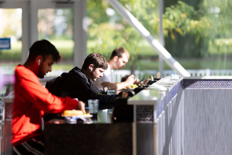 Students+eat+at+The+90+dining+hall+on+Wednesday%2C+Sept.+15%2C+2021%2C+at+the+University+of+Kentucky+in+Lexington%2C+Kentucky.+Photo+by+Michael+Clubb+%7C+Staff+file+photo