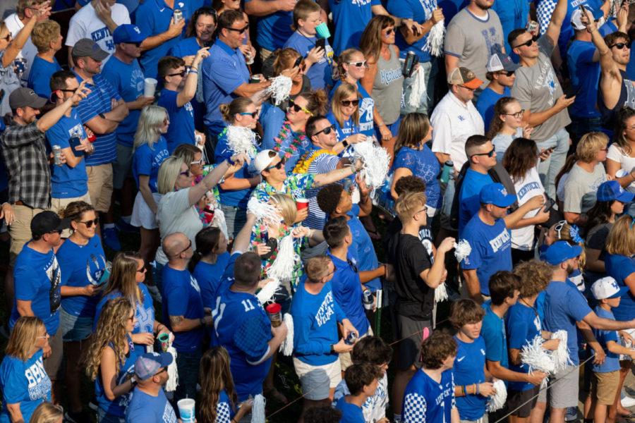 Fans+cheer+in+preparation+for+the+Cat+Walk+before+UK%E2%80%99s+game+against+Missouri+on+Saturday%2C+Sept.+11%2C+2021%2C+at+Kroger+Field+in+Lexington%2C+Kentucky.+UK+won+35-28.+Photo+by+Jack+Weaver+%7C+Staff