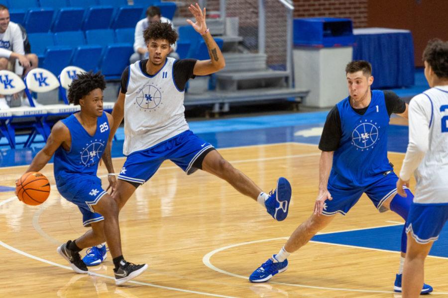 Kentucky+guard+Dontaie+Allen+%2811%29+plays+defense+while+Kentucky+guard+Kareem+Watkins+%2825%29+dribbles+the+ball+during+a+practice+on+Monday%2C+Oct.+11%2C+2021%2C+at+Rupp+Arena+in+Lexington%2C+Kentucky.+Photo+by+Jack+Weaver+%7C+Staff