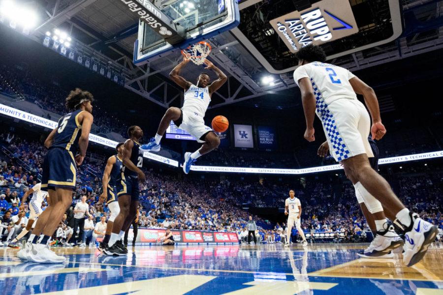 Kentucky+Wildcats+forward+Oscar+Tshiebwe+%2834%29+dunks+the+ball+during+the+UK+vs.+Mount+St.+Mary%E2%80%99s+basketball+game+on+Tuesday%2C+Nov.+16%2C+2021%2C+at+Rupp+Arena+in+Lexington%2C+Kentucky.+UK+won+80-55.+Photo+by+Michael+Clubb+%7C+Staff