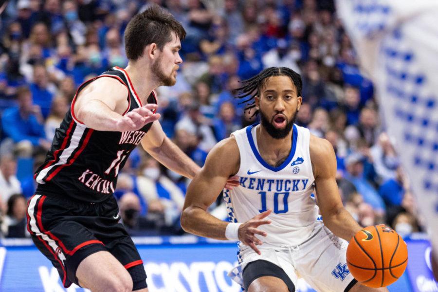 Kentucky+Wildcats+guard+Davion+Mintz+%2810%29+drives+the+ball+into+the+paint+during+the+UK+vs+Western+Kentucky+basketball+game+on+Wednesday%2C+Dec.+22%2C+2021%2C+at+Rupp+Arena+in+Lexington%2C+Kentucky.+UK+won+95-60.+Photo+by+Michael+Clubb+%7C+Staff