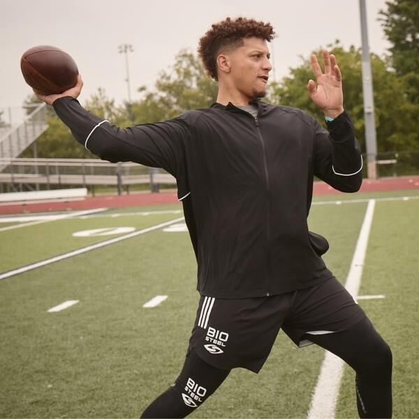 Take hydration cues from a pro like Patrick Mahomes to feel your best on game day.