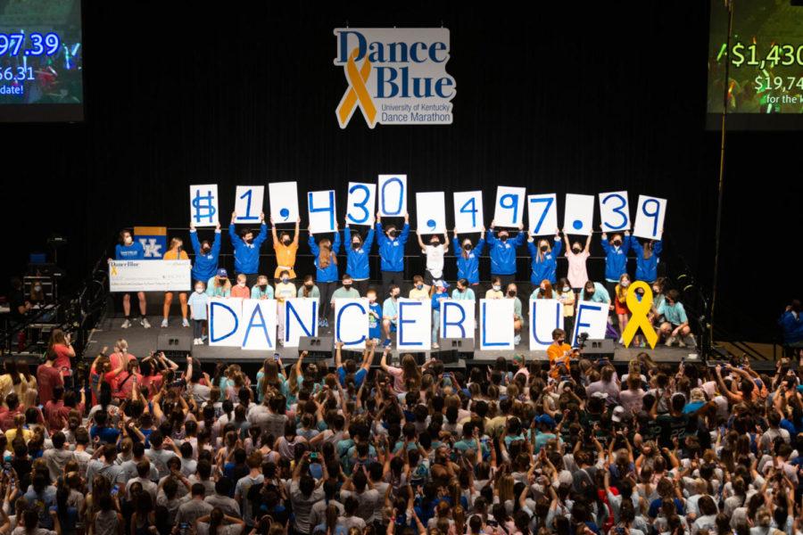 Staff+members+reveal+that+a+total+of+%241%2C430%2C497.39+was+raised+during+the+24-hour+DanceBlue+marathon+on+Sunday%2C+March+6%2C+2022%2C+at+Memorial+Coliseum+in+Lexington%2C+Kentucky.+Photo+by+Michael+Clubb+%7C+Staff