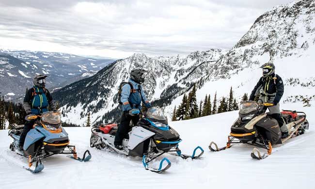 How+to+Stay+Safe+on+Your+Snowmobiling+Adventure