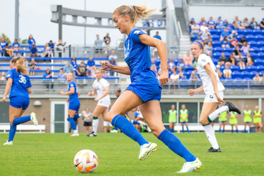 Kentucky+Wildcats+forward+Hannah+Richardson+%288%29+dribbles+the+ball+during+the+Kentucky+vs.+Eastern+Michigan+women%E2%80%99s+soccer+match+on+Sunday%2C+Sept.+11%2C+2022%2C+at+the+Wendell+and+Vickie+Bell+Soccer+Complex+in+Lexington%2C+Kentucky.+UK+won+5-1.+Photo+by+Abby+Szydlik+%7C+Staff