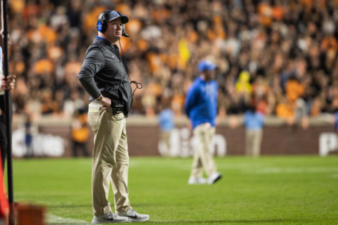 Kentucky Wildcats head coach Mark Stoops coaches his team during the No. 19 Kentucky vs. No. 3 Tennessee football game on Saturday, Oct. 29, 2022, at Neyland Stadium in Knoxville, Tennessee.  Kentucky lost 44-6. Photo by Isabel McSwain | Staff