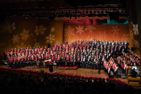 Associate Direct of UK Choral Activities Lorie Hetzel conducts the entire choir ensemble during the 25th annual “Collage: A Holiday Special” on Saturday, Dec. 3, 2022, at Singletary Center for the Arts in Lexington, Kentucky. Photo by Carter Skaggs | Staff