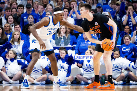 Kentucky Wildcats forward Oscar Tshiebwe (34) guards Florida Gators forward Colin Castleton (12) during the Kentucky vs. Florida mens basketball game on Saturday, Feb. 4, 2023, at Rupp Arena in Lexington, Kentucky. Kentucky won 72-67. Photo by Jack Weaver | Staff