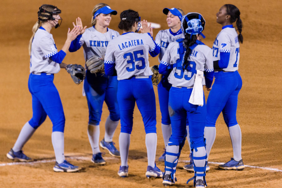 Kentucky+players+gather+at+the+pitching+circle+during+the+No.+16+Kentucky+vs.+Louisville+softball+game+on+Wednesday%2C+March+29%2C+2023%2C+at+John+Cropp+Stadium+in+Lexington%2C+Kentucky.+Kentucky+won+7-4.+Photo+by+Olivia+Hall+%7C+Staff