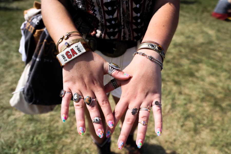 Tori Shapiro shows off her rings on Saturday, June 3, 2023, during the Railbird music festival at the Red Mile infield in Lexington, Kentucky. Photo by Abbey Cutrer | Staff