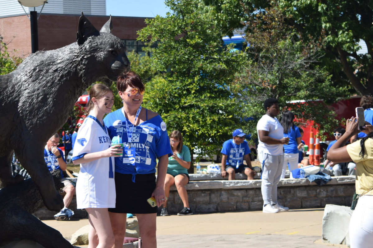 Families pose for a photograph in front of the Bowman Statue at the University of Kentucky Family 
Weekend Tent Party on Saturday, Sep. 23, 2023 at Wildcat Alumni Plaza in Lexington, Kentucky. Photo by Gracie Moore | Staff