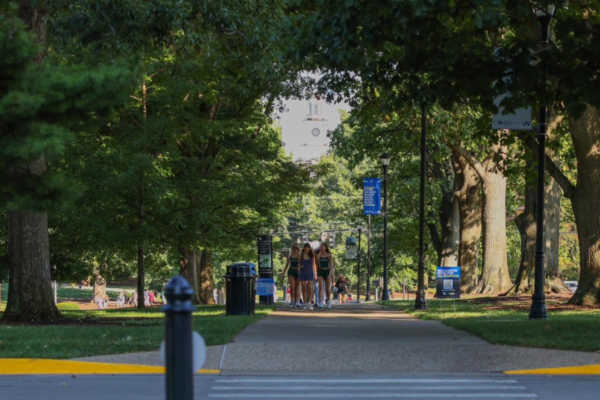 Kentucky students walk to campus from the Taylor Education Building on the first day of classes on Monday, Aug. 26, 2024. In Lexington, Kentucky. Photo by Sydney Yonker | Staff