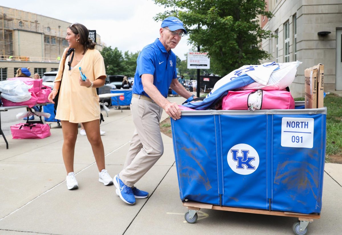 UK President Eli Capilouto helps push the cart of an incoming freshman during Big Blue Move-In on Monday, Aug. 19, 2024, at Jewell Hall at the University of Kentucky in Lexington, Kentucky. Photo by Abbey Cutrer | Staff