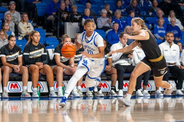 Kentucky Wildcats Gaurd Dazia Lawrence (10) dribbles the ball during the Kentucky vs. Purdue Fort Wayne women’s basketball game on Monday, Nov. 18, 2024, at Historical Memorial Coliseum in Lexington, Kentucky. Kentucky won 79-67. Photo by Sydney Novack | Staff