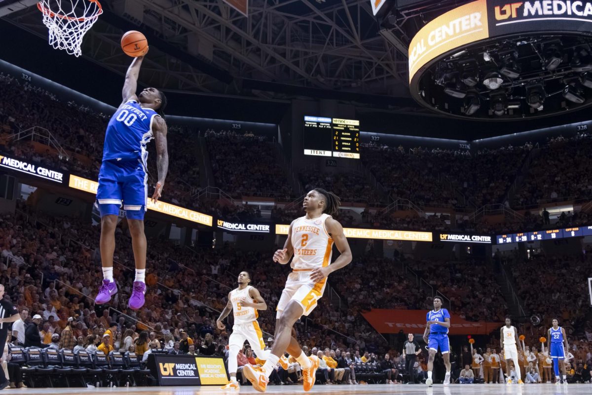 Kentucky Wildcats guard Otega Oweh (00) dunks the ball of a fast break during the basketball game vs. Tennessee Tuesday, Jan. 28, 2025, at the Thompson–Boling Arena in Knoxville, Tennessee. Kentucky won 78-73. Photo by Matthew Mueller | Photo Editor