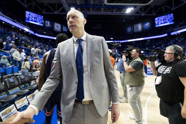 Kentucky Wildcats head coach Mark Pope shakes hands with Auburn players after the basketball game vs. Auburn on Saturday, March 1, 2025, at Rupp Arena in Lexington, Kentucky. Kentucky lost 94-78. Photo by Christian Kantosky | Assistant Photo Editor