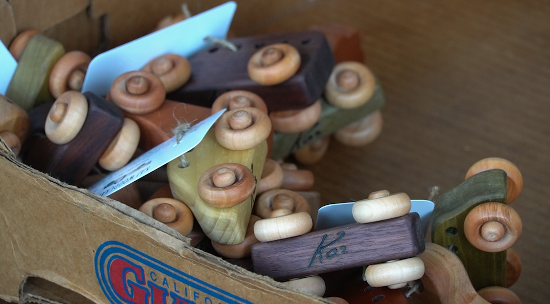 SHORT-DOCUMENTARY: A dream carved from wood