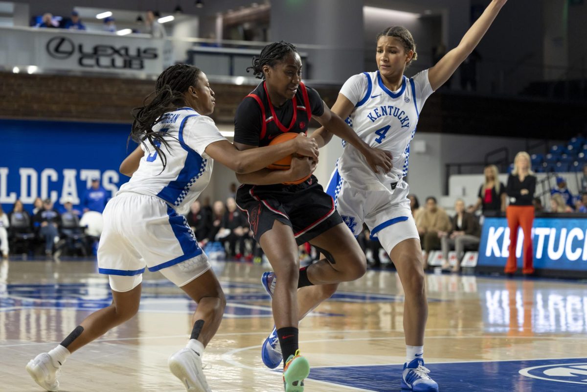 Georgia guard Dani Carnegie (3) drives past Kentucky guard Tonie Morgan (3) and Lexie Blue (4) during the Women’s basketball game against Kentucky on Saturday, Jan, 24, 2026, at Memorial Coliseum in Lexington, Ky. Kentucky Photo by Kate Bonafede | Staff
